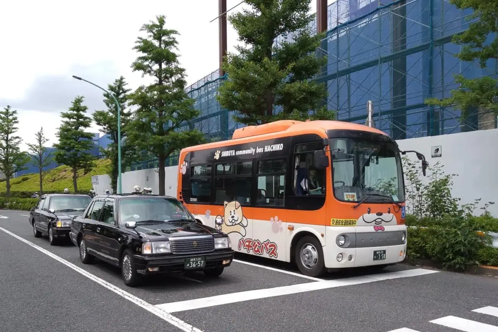 Kawaii bus in Japan - Budget Japan Tips