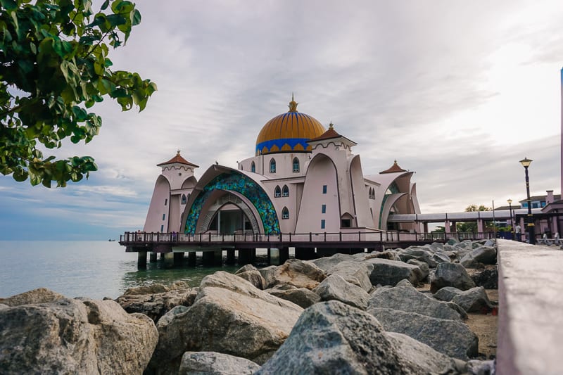 Best things to do in Malaysia - Melaka Straits Mosque