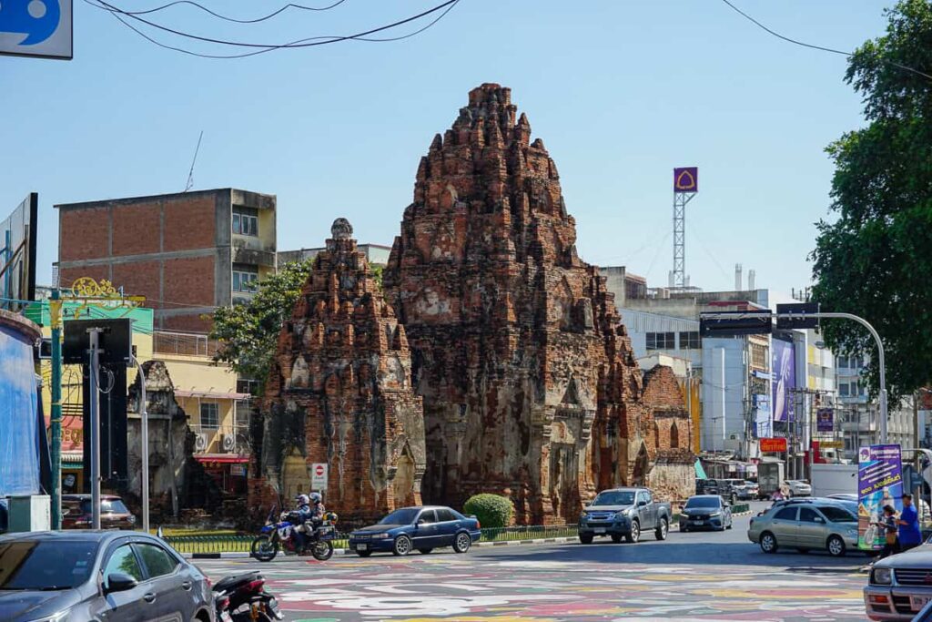 Prang Khaek - 2 Days in Lopburi
